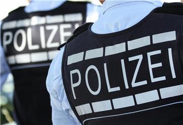 Ein 40-jähriger Mann hat am Montag in Delmenhorst einen Beamten gebissen.
