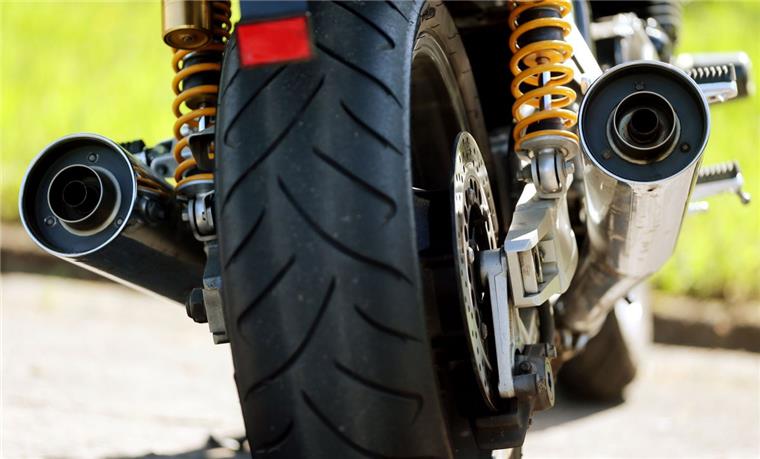 Ein 42-Jähriger ist am Montag mit seinem Motorrad in Geestland schwer gestürzt.