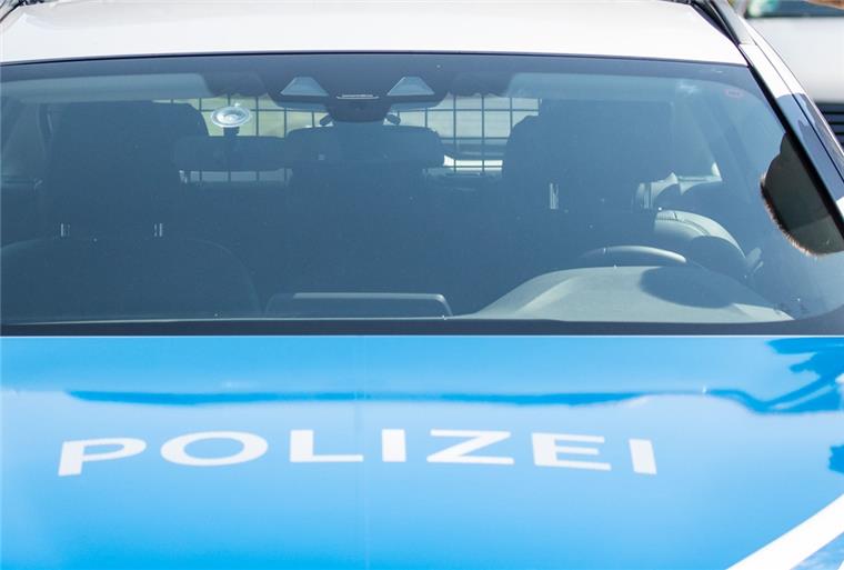 Bremerhaven: Fahrerflucht mit Folgen Ein 43-Jähriger hat vor einer Fahrerflucht einen Sachschaden von 2.000 Euro verursacht.