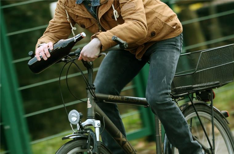 Geestemünde: Volltrunkener Radfahrer liefert sich Verfolgungsjagd mit Polizei Ein 48-Jähriger Mann ist stark alkoholisiert durch Geestemünde gefahren. Als die Polizei ihn kontrollieren wollten, ergriff er die Flucht.