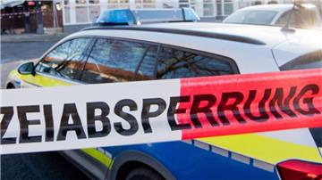 Ein 54-jähriger Mann hat am Donnerstag in Stade ein Geständnis bei der Polizeiwache abgegeben. Demnach hatte er im Januar seine Frau getötet und im Gewächshaus vergraben. Ermittler fanden tatsächlich dort eine Leiche.