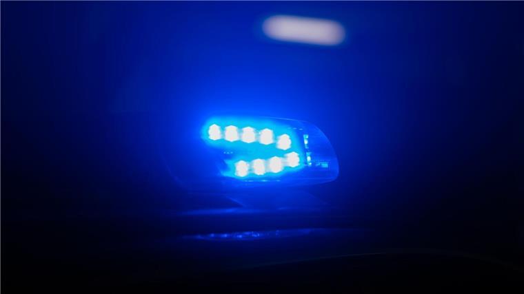 Sieben kaputte Autos und zwei Verletzte bei Unfall Ein 55 Jahre alter Autofahrer verlor offenbar wegen eines Krankheitsfalls die Kontrolle über sein Fahrzeug. (Symbolbild)
