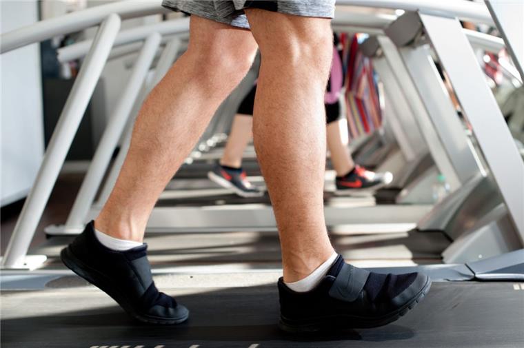 Ein 71-jähriger Rentner soll sich in einem Peiner Fitnessstudio vor einer 18-Jährigen entblößt haben.