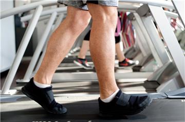 Ein 71-jähriger Rentner soll sich in einem Peiner Fitnessstudio vor einer 18-Jährigen entblößt haben.