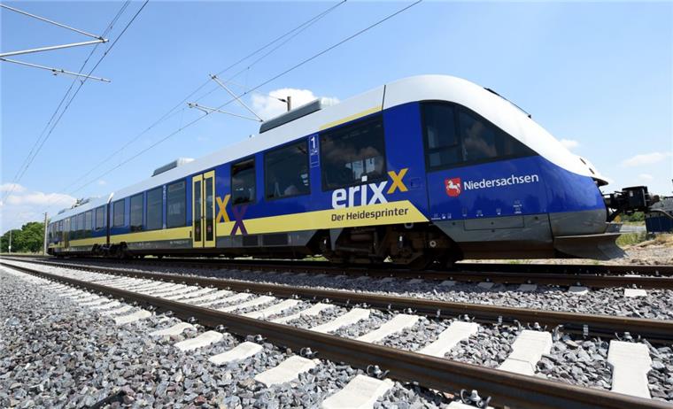 Tödlicher Unfall bei Buchholz: Mann (89) läuft Hund hinterher und wird von Zug erfasst Ein 89-Jähriger ist bei Buchholz von einer Erixx-Bahn (Symbolfoto) erfasst worden.