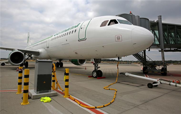 Vogelschlag: Germania-Flieger kehrt um nach Bremen Ein Airbus A321 der Fluggesellschaft Germania (hier ein Symbolfoto) ist nach einem Vogelschlag wieder nach Bremen zurückgekehrt.