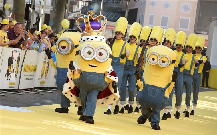 Ein als Minion verkleideter Mann hat einer 58-jährigen Touristin in Bremen das Portemonnaie geklaut.