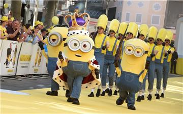 Ein als Minion verkleideter Mann hat einer 58-jährigen Touristin in Bremen das Portemonnaie geklaut.