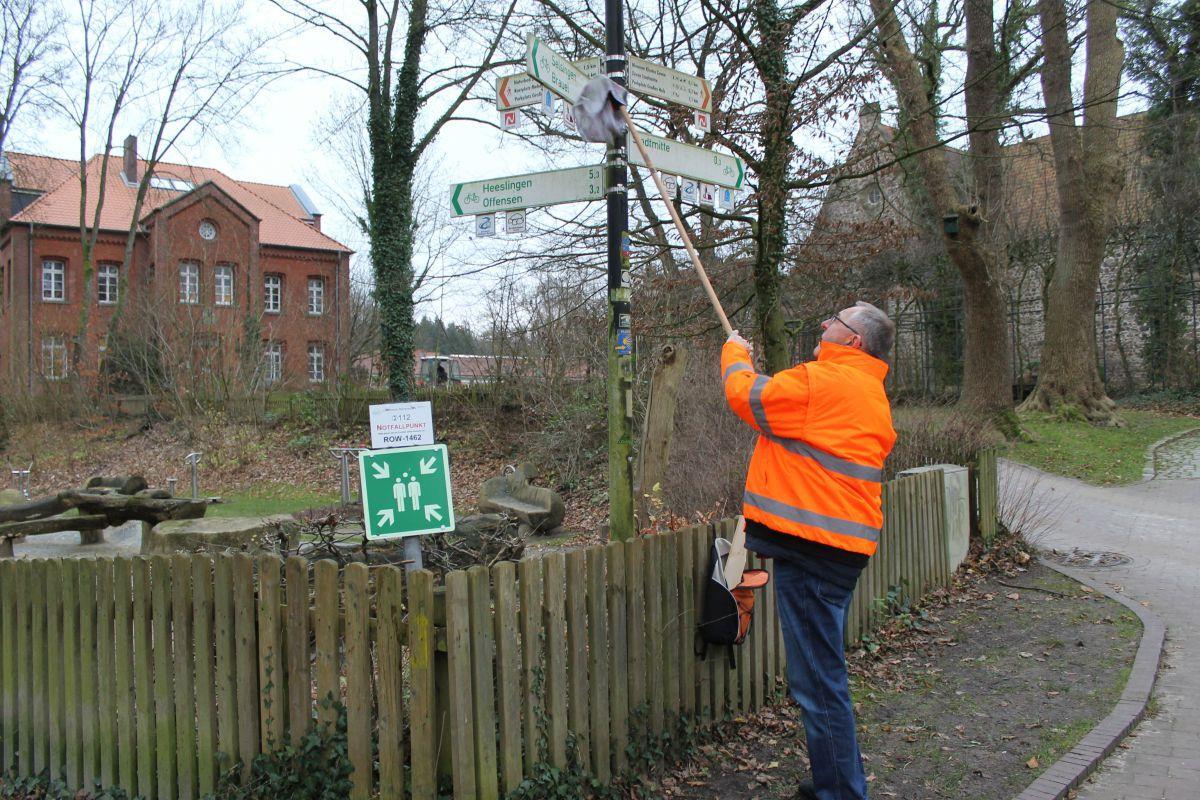 Zeven: Dieser Amerikaner ist Radwegepate Ein Amerikaner als Radwegepate: Neil Buzynski betreut die TouRow-Routenwegweiser der Zevener Geest auf 225 Streckenkilometer.