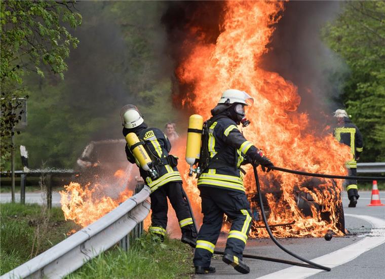 Zusammengefasst! Das war der Mittwoch im nord24-Land Ein Audi ist am Mittwoch auf der Ausfahrt der Autobahn A27 bei Schwanewede komplett ausgebrannt.