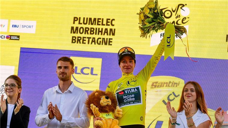Niederländerin Vos gewinnt Auftakt der Tour de France Ein Auftakt nach Maß, in die zweite Tour-Etappe startet von Vos im Gelben Trikot.