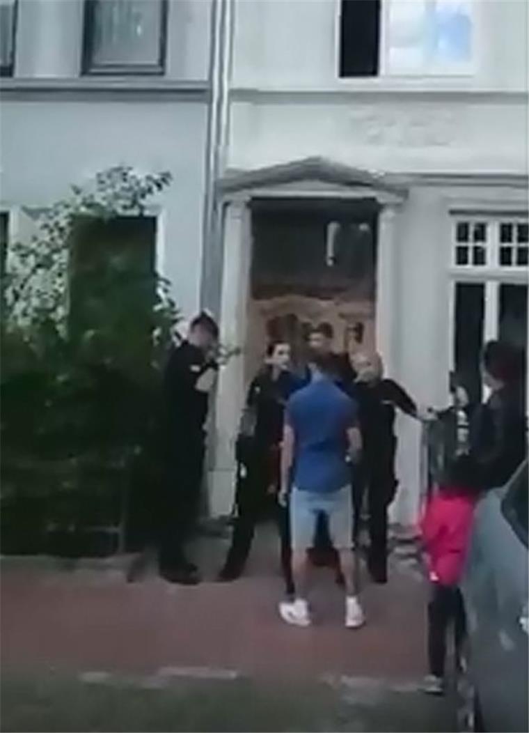 Polizisten attackiert: Prozess geht heute weiter – schnelles Ende? Ein Ausschitt aus dem Video, dass den Vorfall im Sommer 2017 in der Goethestraße zeigt. Die Aufnahmen wurden bei YouTube inzwischen fast eine Million Mal angesehen.