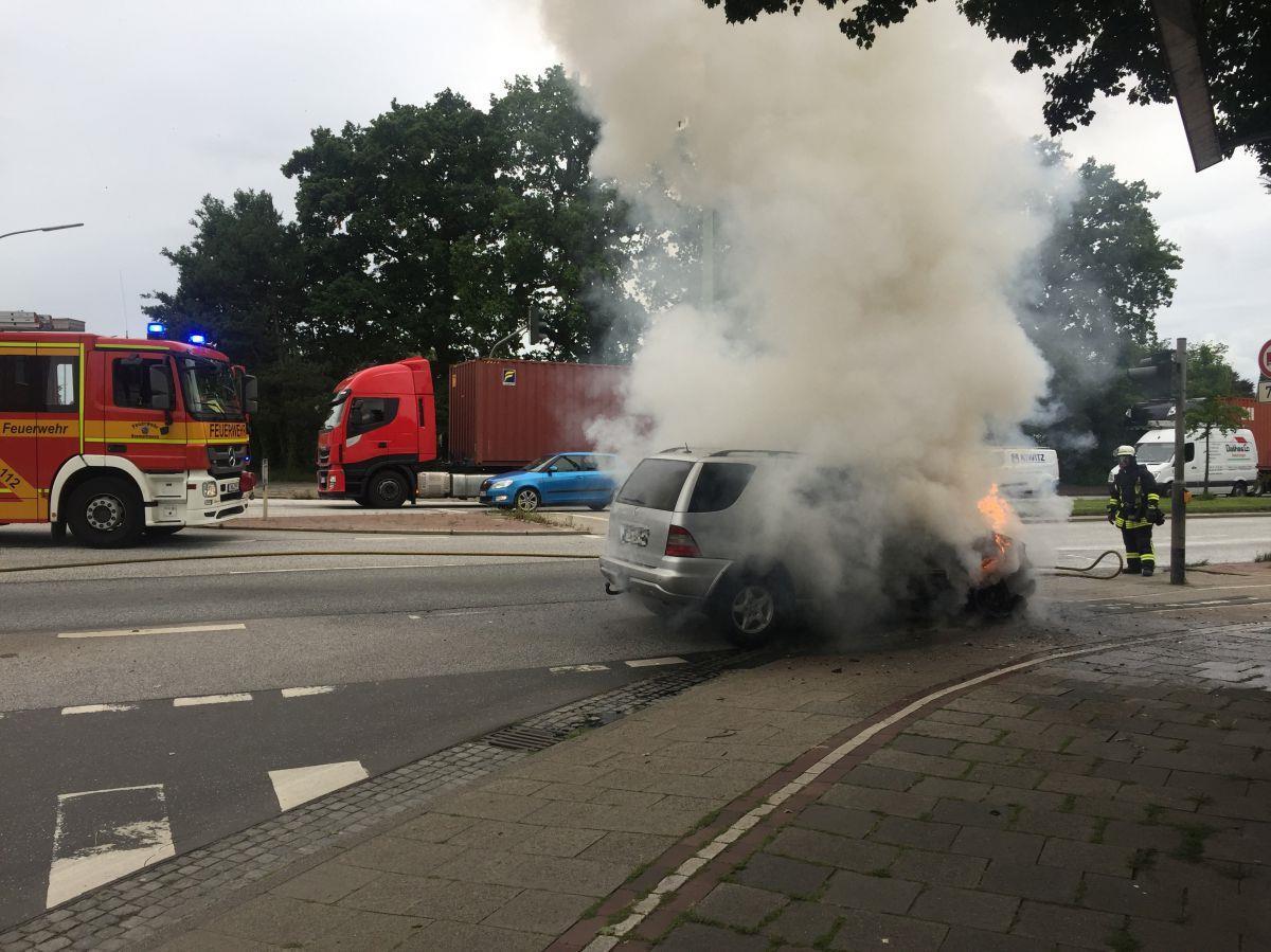 Leherheide: Auto brennt auf Cherbourger Straße lichterloh Ein Auto hat am Freitagnachmittag in Leherheide gebrannt.