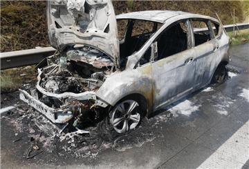 Ein Auto hat auf der A1 Richtung Bremen gebrannt.