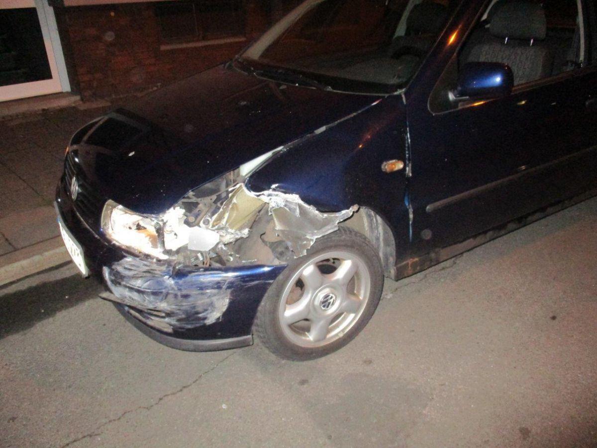 Lehe: Autofahrerin (18) kollidiert mit Linienbus Ein Auto ist in Bremerhaven-Lehe mit einem Linienbus kollidiert.