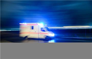 Ein Autofahrer hat einen schwer verletzten Mofafahrer zwischen Lintig und Hainmühlen gefunden. 