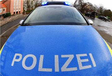 Ein Autofahrer soll auf der A27 Personen mit einem Gewehr gesehen haben. Die Polizei sucht Zeugen. 