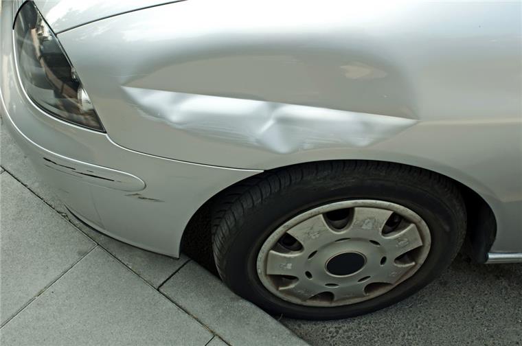 Ein betrunkener Autofahrer hat in Lehe einen Opel gerammt und ist dann geflüchtet. 