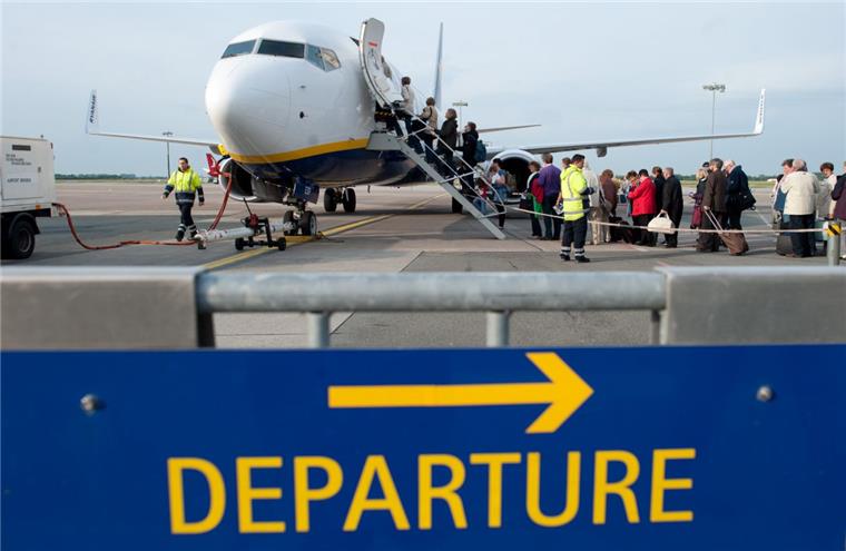 Ein betrunkener Fluggast hat am Flughafen Bremen randaliert. 