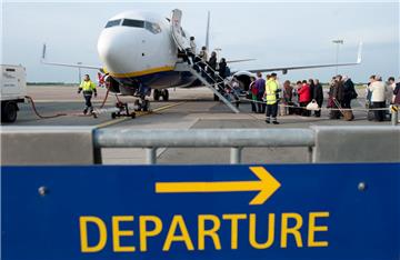 Ein betrunkener Fluggast hat am Flughafen Bremen randaliert. 