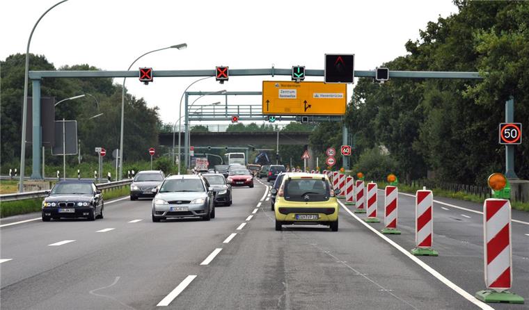 Ein betrunkener Mann hat am Dienstag versucht, zu Fuß über die Grimsbystraße nach Leherheide zu kommen. 