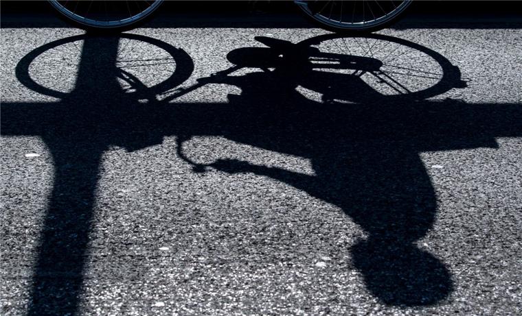 Betrunkener Radfahrer als Geisterfahrer auf A27 unterwegs Ein betrunkener Radfahrer hat sich bei Schwanewede auf die A27 verirrt.