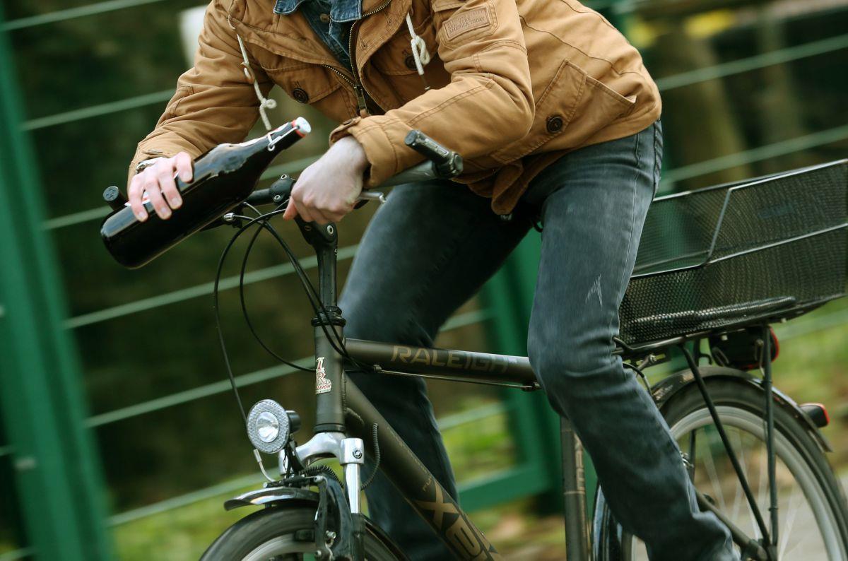 Radfahrer fährt mit 2,5 Promille durch Cuxhaven und stürzt Ein betrunkener Radfahrer (Symbolfoto) ist am Donnerstag in Cuxhaven gestürzt.