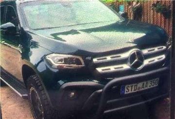 Ein Bild des entwendeten Mercedes der X-Klasse in Agathenburg (Kreis Stade)