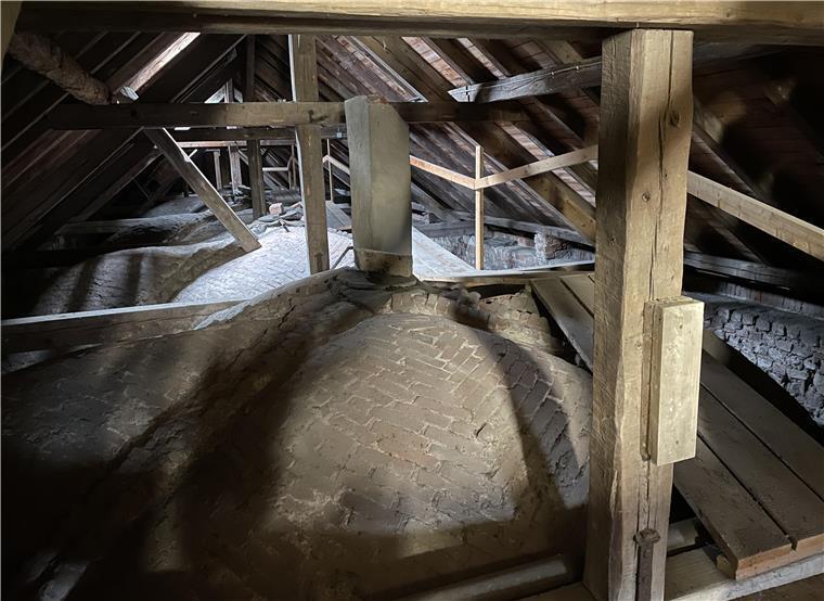 Hoch hinaus für den Artenschutz: Weshalb dieser Mann ständig Kirchtürme besteigt Ein Blick in den „Spitzboden“ der St.-Petri-Kirche. Man kann gut die Deckenstruktur erkennen.