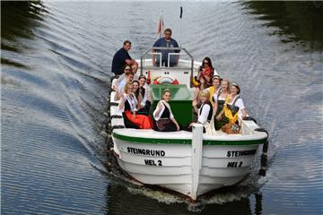 Ein Boot voller Majestäten.