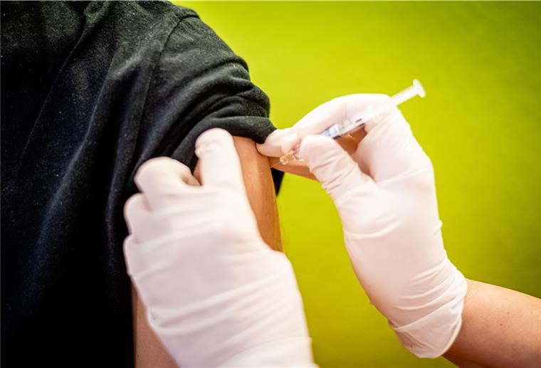 Drei Versuche für Grippe-Impfstoff Ein Bremerhavener Rentner musste drei Apotheken in Bremerhaven ansteuern, bis er an einen Grippe-Impfstoff kam.