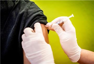 Ein Bremerhavener Rentner musste drei Apotheken in Bremerhaven ansteuern, bis er an einen Grippe-Impfstoff kam.