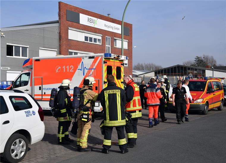 Großeinsatz in Bremerhaven-Lehe: Batteriepaket fängt Feuer Ein brennendes Batteriepaket sorgte in Bremerhaven-Lehe für einen Großeinsatz.