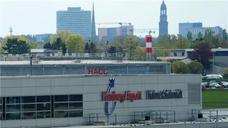 Mann droht vor Abschiebeflug mit Gewalt - Tochter dabei Ein Chinese hat am Morgen im Rückführungszentrum mit einem Messer gedroht, sich selbst zu verletzen. (Symbildfoto)