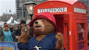 Ein Darsteller im Kostüm des Paddington-Bären (Archivbild).