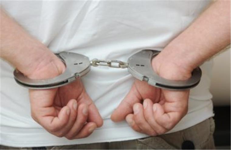 Nach Auseinandersetzung in Lehe: Dritter Verdächtiger in U-Haft Ein dritter Tatverdächtiger sitzt nach der Auseinandersetzung in Lehe in Haft. Ihm wird Widerstand gegen Vollstreckungsbeamte in Tateinheit mit gefährlicher Körperverletzung vorgeworfen.