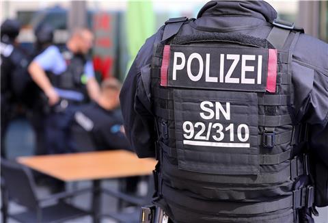 Ein Drohanruf in einer Schule forderte viel Aufmerksamkeit der Polizei.