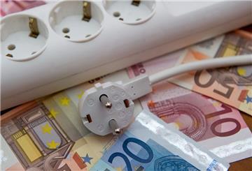 Ein Durchschnittshaushalt muss bei der EWE demnächst im Schnitt 352 Euro im Jahr mehr für Strom zahlen. Wer Gas von der EWE bezieht, zahlt rund 360 Euro mehr. 