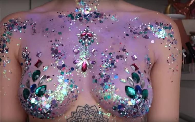 Festival-Trend: Beim Deichbrand dürften "Glitter Boobs" zu sehen sein Ein echter Hingucker, dieses Glitzer-Zeugs.