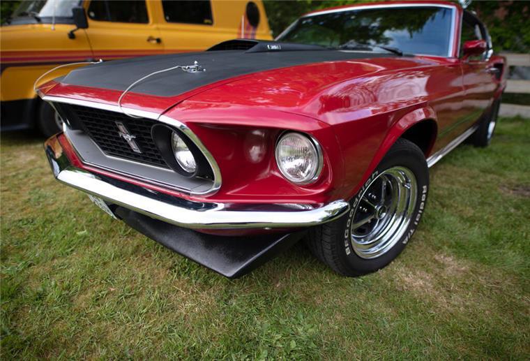 Heiße Öfen und mehr begeistern beim Motorville Festival in Wittstedt Ein echtes Schätzchen zum Dahinschmelzen ist der Mustang Mach 1 aus dem Jahre 1969.