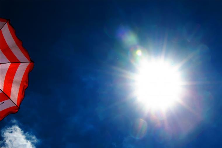 Ein Ehepaar aus Otterndorf hat am Mittwoch um ihren Säugling in einem Auto in der pralle Sonne gebangt.Ein Ehepaar aus Otterndorf hat am Mittwoch um ihren Säugling in einem Auto in der pralle Sonne gebangt.