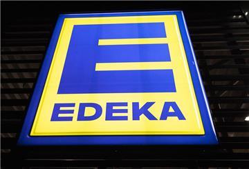 Ein Logo weist auf ein Einkaufcenter des Lebensmittelhändlers Edeka hin. Ein unscheinbares Schild von Edeka hat auf Reddit für Diskussionen gesorgt.