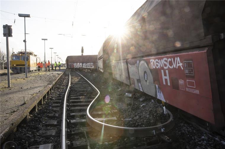 Ein entgleister Güterzug behindert den Bahnverkehr zwischen Bremen und Delmenhorst.

 