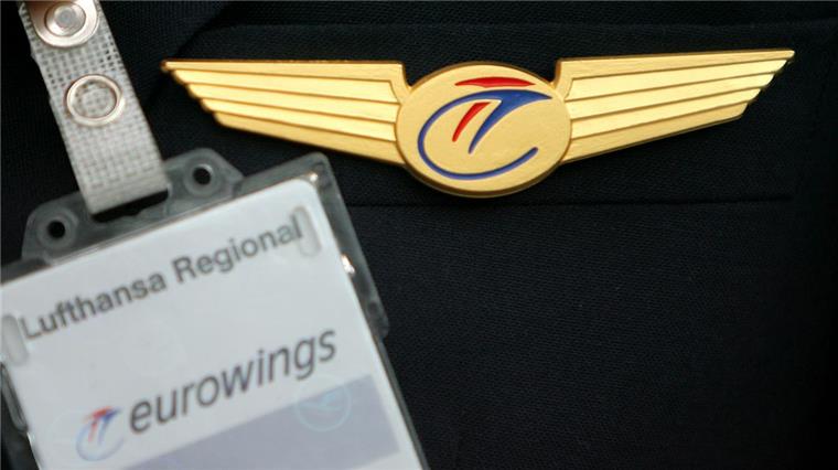 Eurowings-Pilot lässt Passagiere in Düsseldorf stehen Ein Eurowings-Pilot hat beim Start nach Dresden etwa 70 Fluggäste am Düsseldorfer Flughafen stehen lassen.