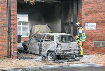 Ein Fahrzeugbrand in der Bremerhavener Innenstadt hat einen Feuerwehreinsatz ausgelöst.