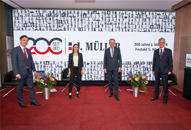 Ein Unternehmen mit Tradition und Zukunft Ein Festakt im kleinen Kreis per Livestream (von links): Jan Müller, Vorstandsvorsitzender der J. Müller AG, Lejla Pasukan, Angestellte der Firma und Moderatorin der Veranstaltung, der niedersächsischer Ministerpräsident Stephan Weil und Michael Kurz, Bürgermeister der Stadt Brake.