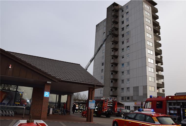 Nordenham: Küchenbrand in der elften Etage Ein Feuer in diesem Hochhaus an der Sachsenstraße löste am Montag einen Großeinsatz aus.