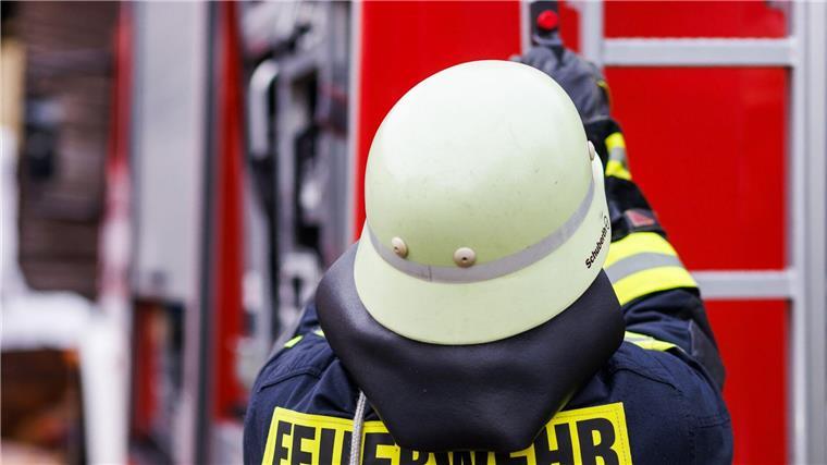 Feuerwehrmann bei Löscharbeiten in Hannover verletzt Ein Feuerwehrmann.