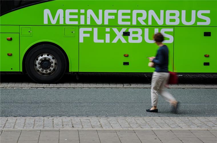 Polizei sucht Zeugen in Geestland: Fahrgast beschwert sich über riskante Fahrweise Ein Flixbus-Fahrgast beklagt riskantes Fahrverhalten des Busfahrers in Geestland.