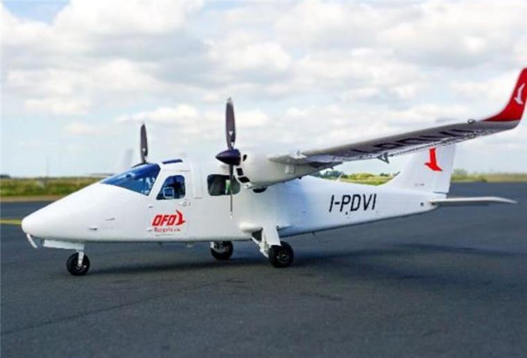 Ein Flugzeug des Typs Tecnams P2006T: Der Ostfriesische Flugdienst (OFD) muss den Flugverkehr nach Helgoland ab Nordholz und Büsum vorübergehend einstellen. Grund ist eine ausstehende Zulassung neuer Maschinen durch das Luftfahrtbundesamt.